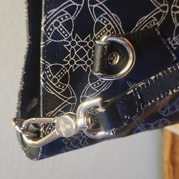 Vivienne Westwood crossbody, black leather with space ship design - Picture 2 of 16